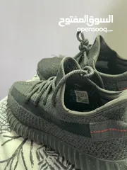  5 بوت اديداس Yeezy اسود مستعمل بحالة الوكالة المنطقة في اربد مع توصيل مجانيّ لأغلب مناطق اربد