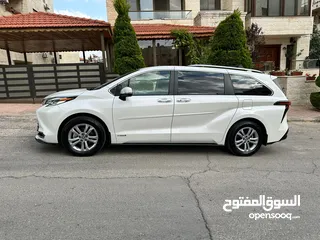  2 2021 Toyota Sienna Platinum Hybrid AWD