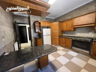  13 شقة ارضية مستقلة للبيع في عبدون خلف السفارة السعودية