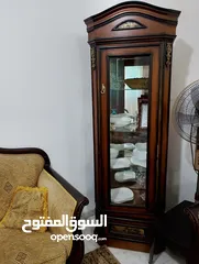  7 طقم كنب 7مقاعد للبيع وطقم طربيزات مكون من 5طربيزات
