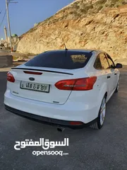  7 فورد فوكس سيدان للبيع
