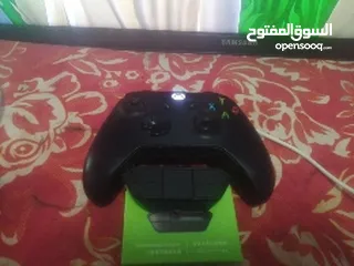  2 جهاز اكس بوكس مع ملصقات جميعا للتواصل واتساب