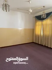  1 شقة واسعه ف العذيبه قريبه من بنك وطني العماني