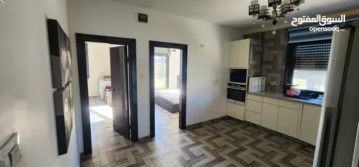  7 شقة وسط البلد قريبة من جميع الخدمات الشقة مكونة من غرفتين وصالون وحمامين ومطبخ وبرندة