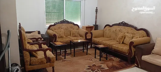  9 للايجار شقه مفروش ثلاثه نوم ثلاث حمامات صاله وصالون وبلكونه طابق اول مطله يوجد مصعد وحارس عماره هاد