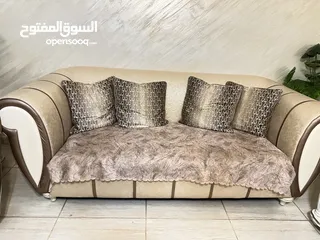  6 كنب 7 مقاعد جلد بني وبيج