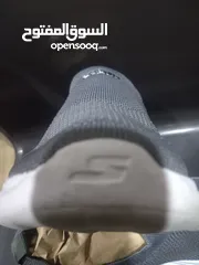  2 حذاء سهل الارتداء ماركة سكيتشر فيتنامي الصنع أصلي  قياس 42 لون سكني  go run للبيع skechers go runk