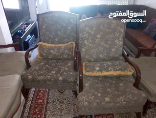  2 طقم كنب مستعمل مع نثريات