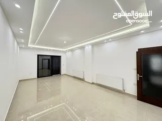  3 شقة لقطة للبيع شبه أرضي شارع المطار النخيل  شبه ارضي مساحة 183م وترس خارجي 170 م ومسبح خاص وكراج خاص