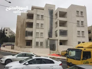  13 تنظيف حجر بالقذف الرملي.