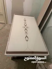  2 للبيع طاولة شبه حديدة - For sale, almost new table