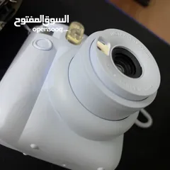  2 كاميرا فورية من شركة instax mini + حافظة للكاميرا + دفتر للصور