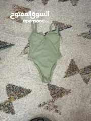  1 مايوه قطعه ممتازة ماركة من H&M نمره xs