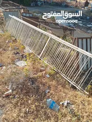  1 دربزين نوعين في نوع الحبه   وفي نوع الحبه   حديد ثقيل ونظيف
