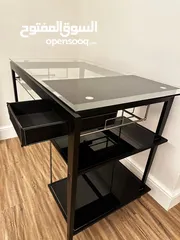  1 Office table for sale  طاولة مكتب للبيع