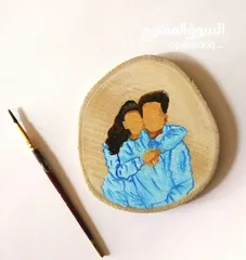  4 لوحة خشبية للمكتب او الغرفة حسب الطلب ويتوفر رسم اشخاص مناسبة ك هدية لرفقاتك