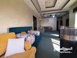  5 شقة واسعة للبيع – 131 متر مربع، 3 غرف نوم، بلكونة بإطلالة جميلة، موقف خاص، وموقع مميز