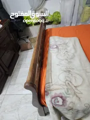  9 غرفة نوم للبيع مستعمل بحالة جيدة مكونة من سرير مع الفرشة و 2 كومادينة و دسوار بدون خزانة