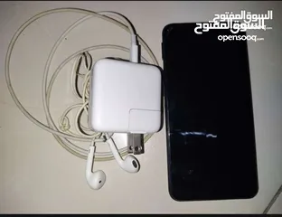  5 Samsung galaxy A10لون اسود بحاله ممتازه مع شاحنو الأصلي +سماعات الجهاز كلشي اصلي عليه