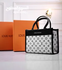  2 شنتة ستاتي اصلي مع العلبة  جلد طبيعي جودة عالية جدا  سحاب ويد طويلة  مقاس 21×27