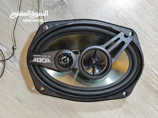  2 سماعات بيضوي للبدل على صب يكون نضيف