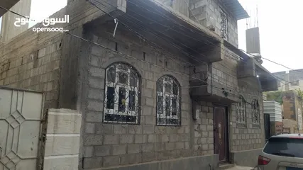  2 بيت في الجراف الشرقي خلف محطات العاصمة