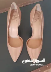  1 حذاء نسائي رسمي، كعب عالي، لون لحمي، مقاس 37، مستعمل وفي حالة جيدة
