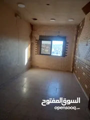  11 شقة طابقية