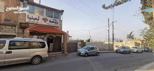  10 للبيع عمارة تجاري طولي في الأشرفية حي الارمن شارع حاتم الطائي بجانب معجنات جوهرة ارمينيا.