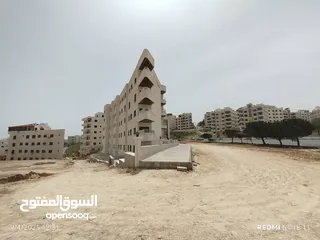  17 شقه جديده للإيجار بسعر مغري مدخل مستقل من الشارع الخلفي لعرسان عند ملاهي الجبيهه
