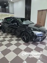  4 سيات ليون fr للبيع فل اضافات بحالة الوكالة