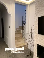  6 شقه مع روف من المالك مباشره بسعر مغري