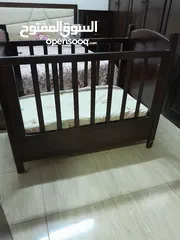  1 تخت بيبي بحالة جيدة جدا