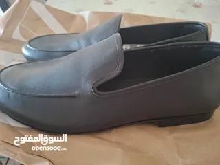  1 حذاء جلد طبيعي 100٪ عدد 2 للبيع .