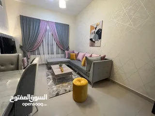  9 اول ساكن افخم غرفه وصاله مفروشه بالكامل للايجار الشهري في كورنيش عجمان