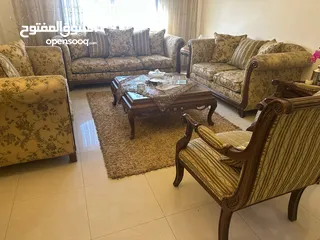  4 كنب خشب زان فاخر 9 مقاعد مع طاولة وسط و جانبيتان للبيع و 3 طاولات سيرفيس