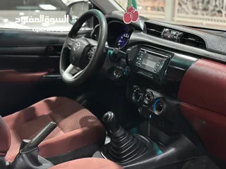  4 Toyota Hilux 2.7