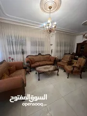  1 طقم كنب  خشب زان مكون من 7مقاعد  نظيف جدا بسعر مناسب