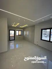  1 شبه ارضي 130 متر مع ترس 90 متر خلف جامعة البتراء في البنيات طريق المطار