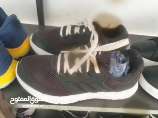 13 احذية مستعملة