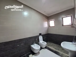  5 شقة غير مفروشة للإيجار 200م2 ( Property 19139 )-175072741