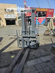  4 Fork lift for rent 3 Ton