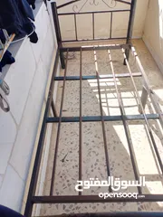  1 تخت مفرد حديد مع فرشه
