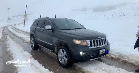  1 Jeep grand over land 2011