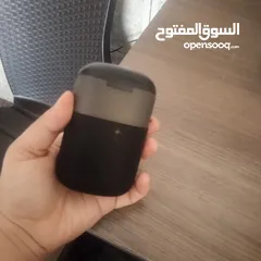  1 سماعة اذن غير مستعملة وسماعة حافظة للموسيقى بلوتوث جديدة مع شاحن