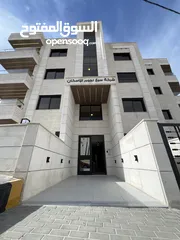  4 شقة ارضية/ 175م تدفئة مركزية راكبة تعمل على الغاز/ ترس امامي واسع/ موقع مميز