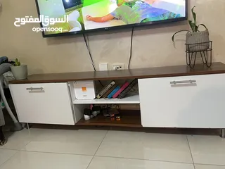  6 طقم كورنر حرف Lمع ثنائية 7مقاعد بحالة جيدة جدا  الدوار السابع مع خزانه التلفزيون