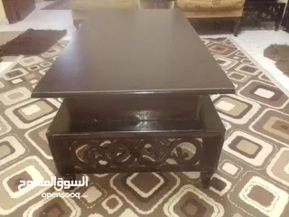  3 طاولات وسط بحاله جيده الكبيره بحاجه غراء