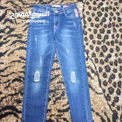  20 ملابس بناتي مستعمل بس نضيف بأسعار رمزيه ومراعاه عالكميه بلبسو عمر 8/9 سنين
