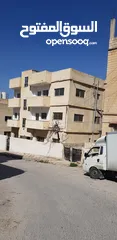  1 عمارة من اربع طوابق العمارة فارغة
